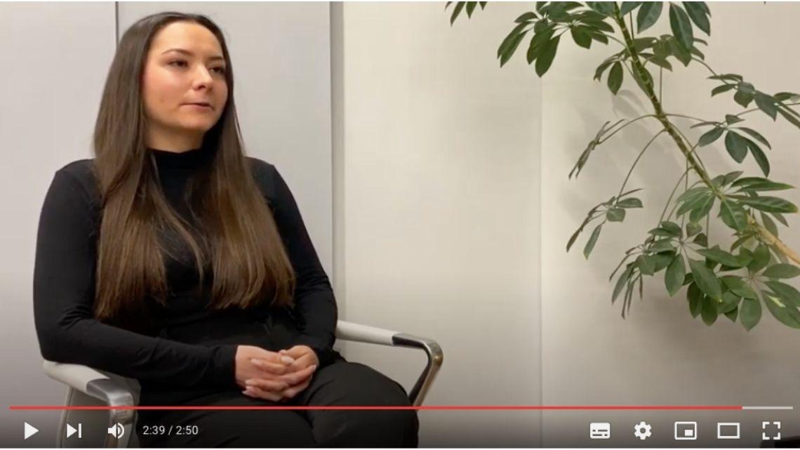 Celine verrät, was sie am Traineeprogramm IT Servicemanagement begeistert